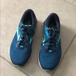 Brooks adrenaline GTS18